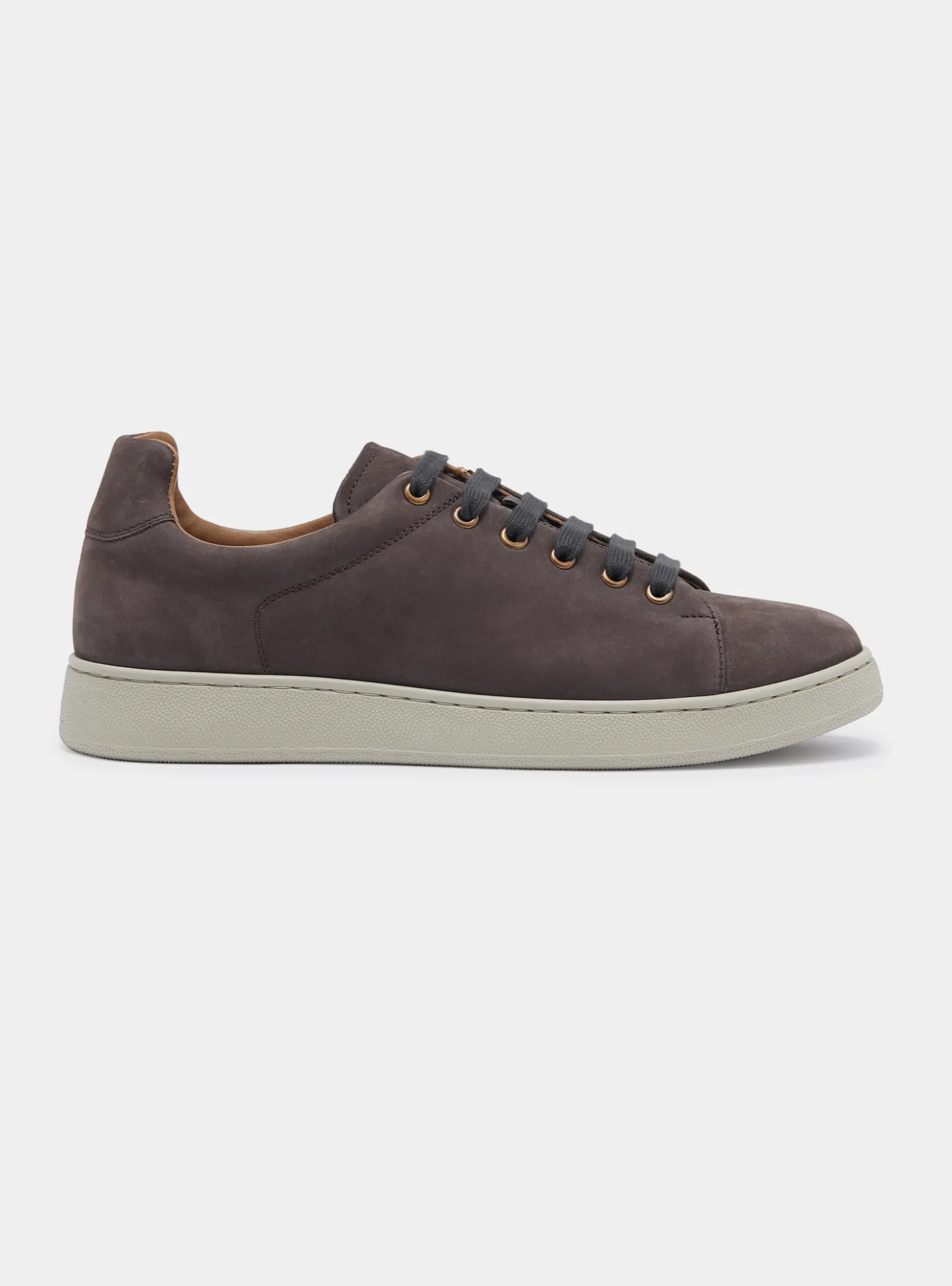 Sneakers in nabuk