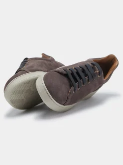Sneakers in nabuk