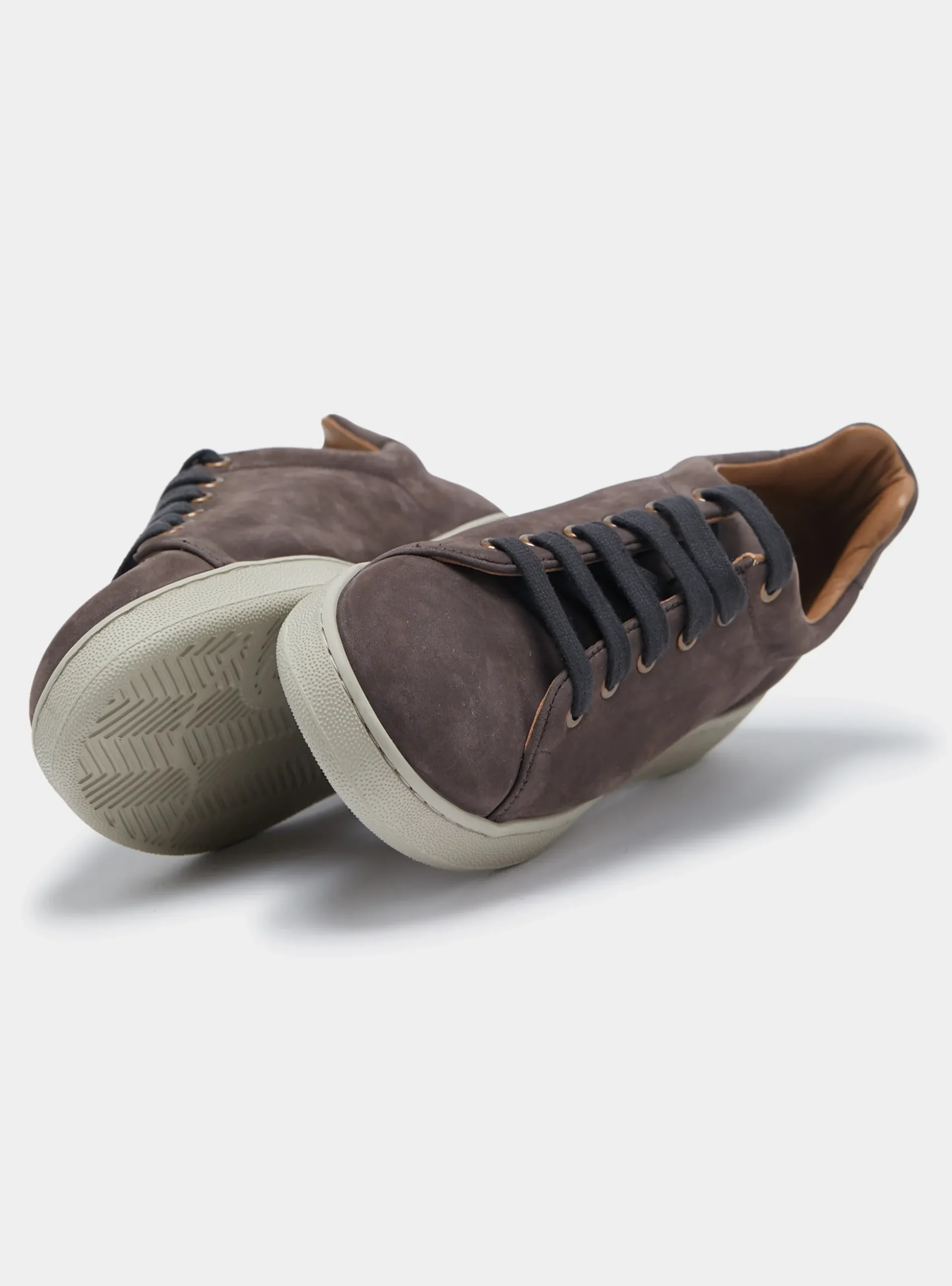 Sneakers in nabuk